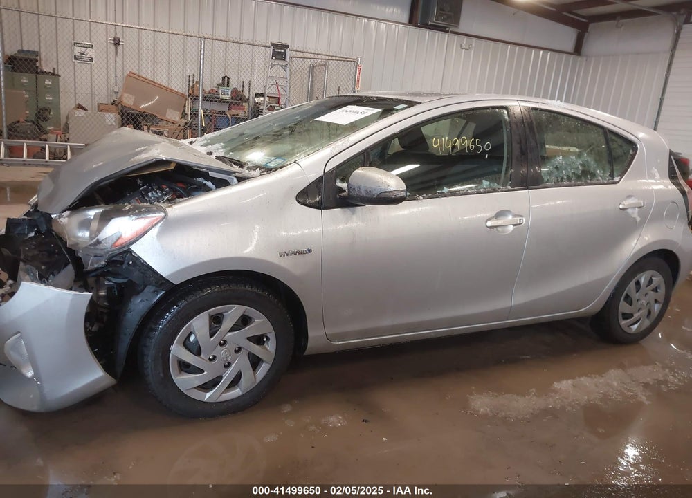 2015 TOYOTA PRIUS C TWO VIN: JTDKDTB34F1093078