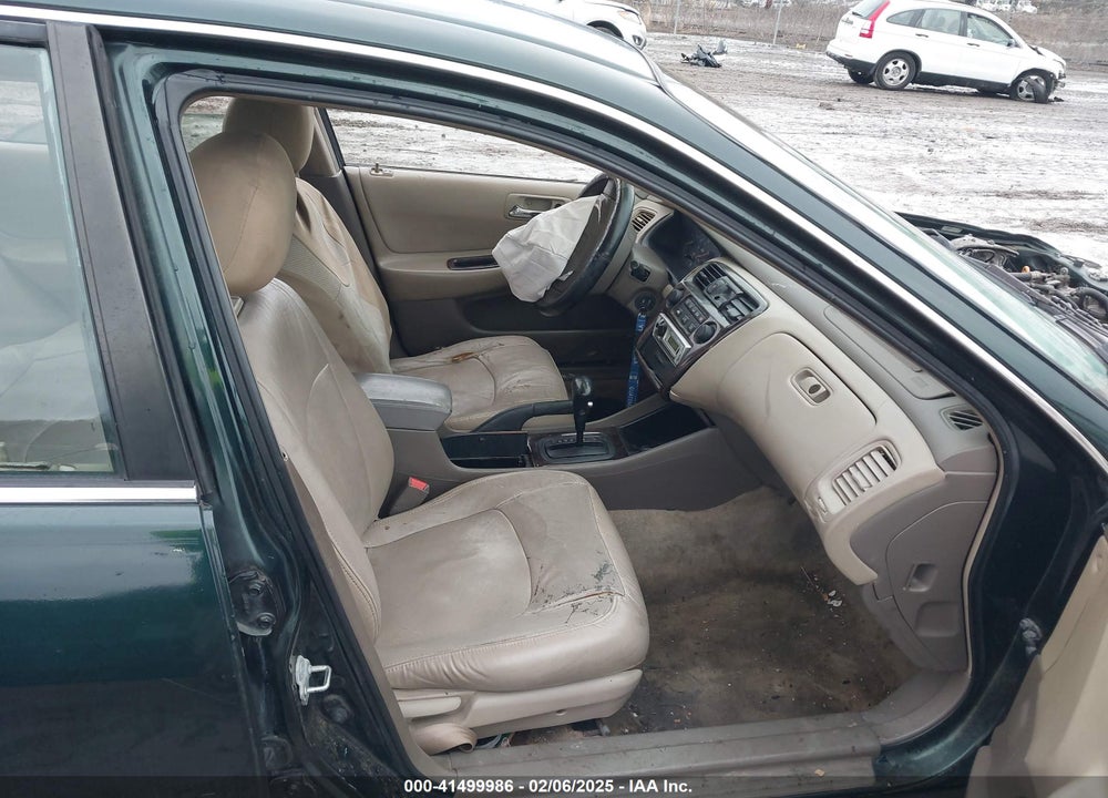 2000 HONDA ACCORD 2.3 SE VIN: 1HGCG5672YA083142
