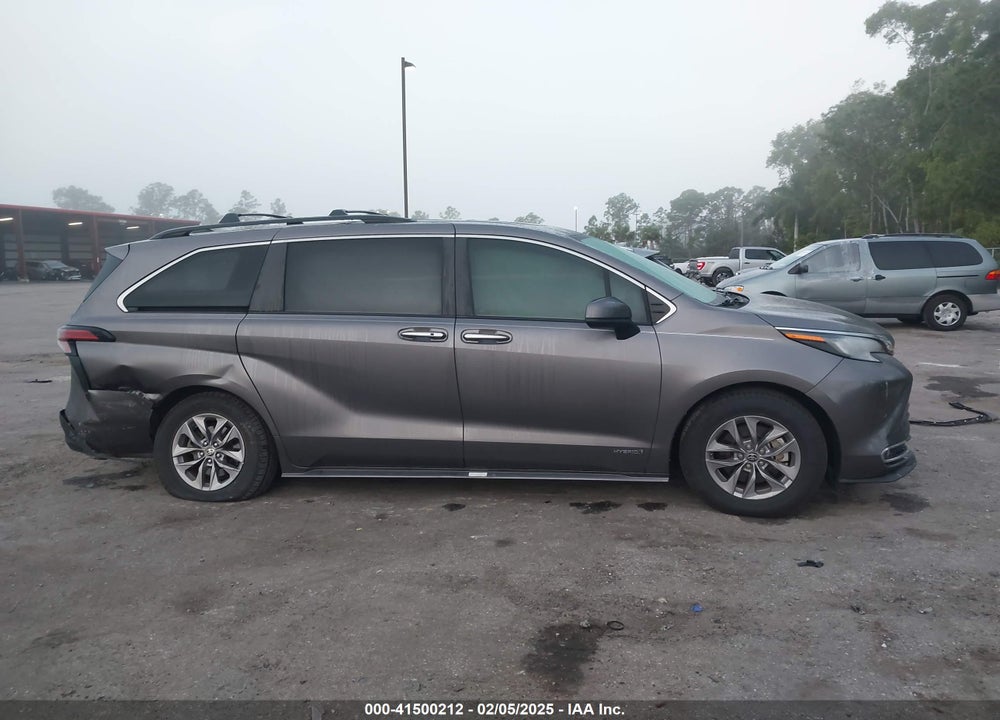 2021 TOYOTA SIENNA XLE VIN: 5TDYRKEC6MS048404