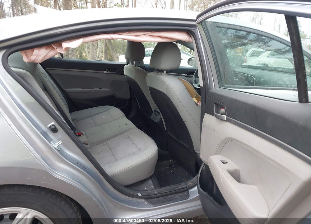 2017 HYUNDAI ELANTRA VIN: 5NPD74LF4HH091597