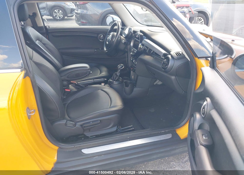 2015 MINI HARDTOP COOPER VIN: WMWXM5C54FT938238