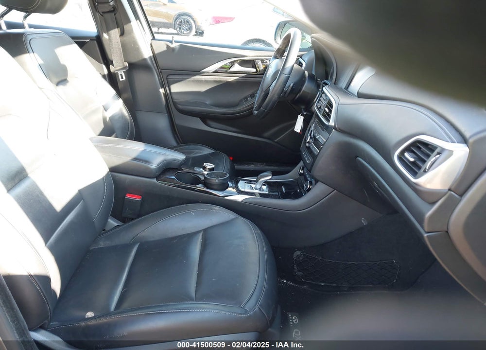 2017 INFINITI QX30 PREMIUM VIN: SJKCH5CR1HA020547