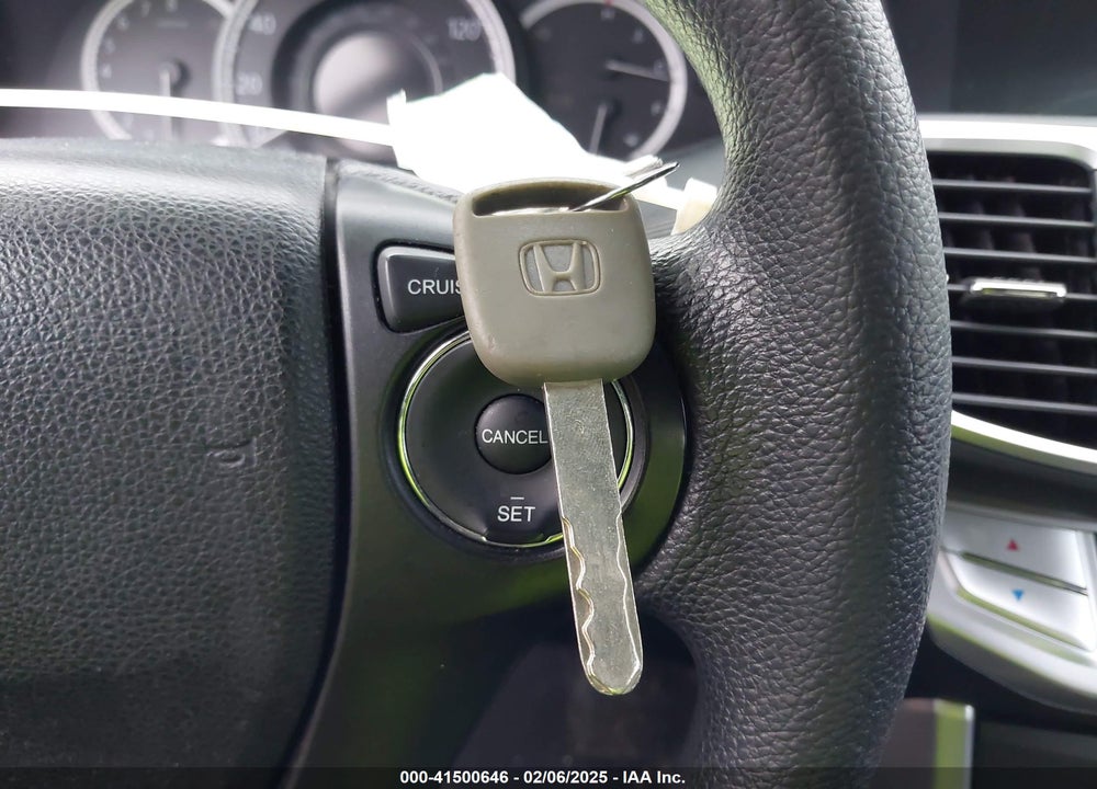 2014 HONDA ACCORD LX VIN: 1HGCR2F32EA006045