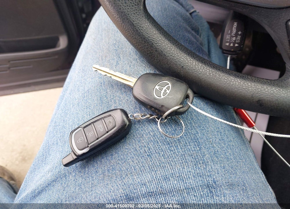 2017 TOYOTA RAV4 VIN: 2T3BFREV6HW658462