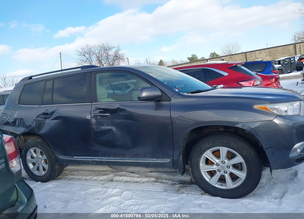2011 TOYOTA HIGHLANDER SE VIN: 5TDBK3EH3BS092630