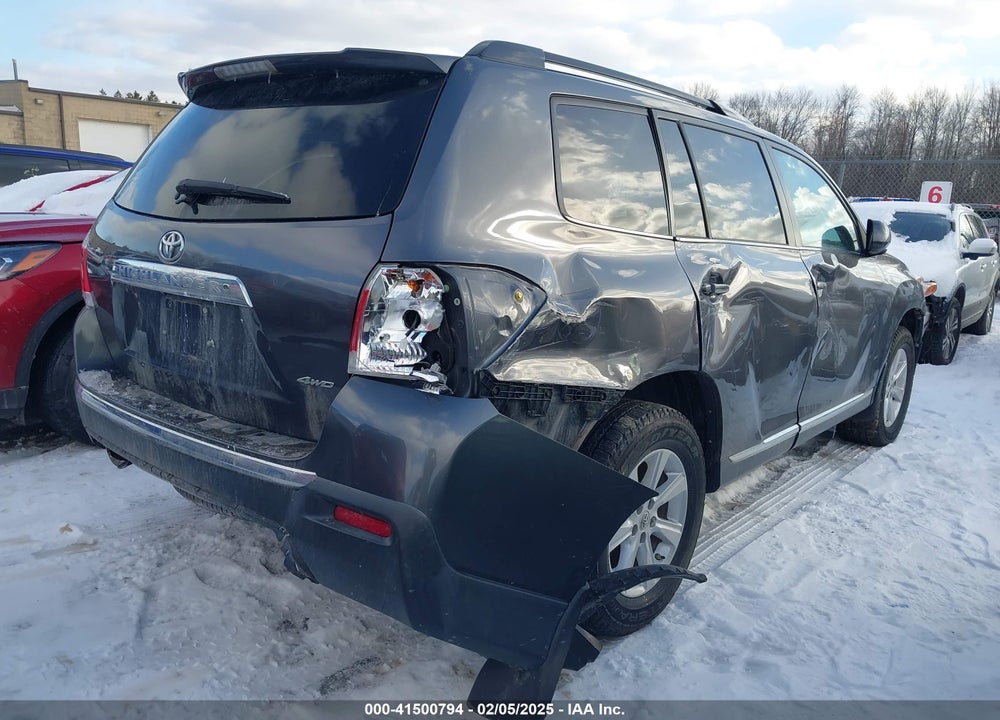 2011 TOYOTA HIGHLANDER SE VIN: 5TDBK3EH3BS092630