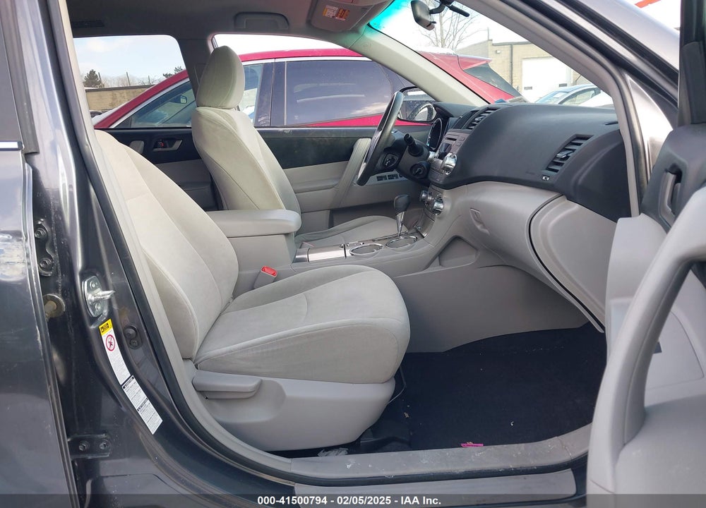 2011 TOYOTA HIGHLANDER SE VIN: 5TDBK3EH3BS092630