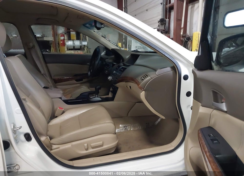 2008 HONDA ACCORD VIN: 1HGCP36848A034084