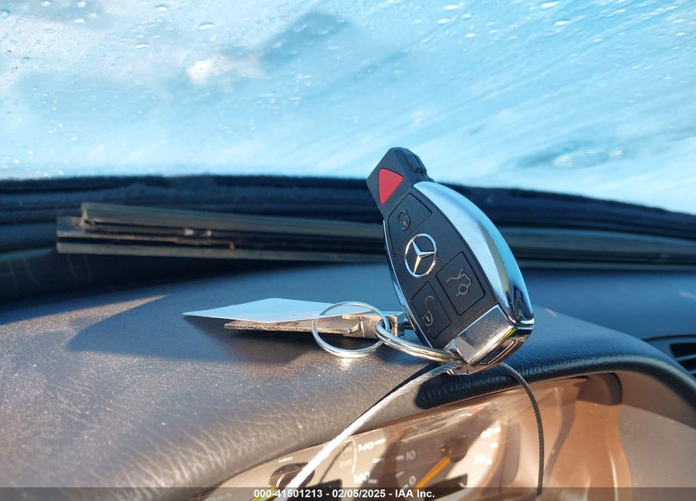 2000 MERCEDES-BENZ CLK 430 VIN: WDBLK70G0YT032551