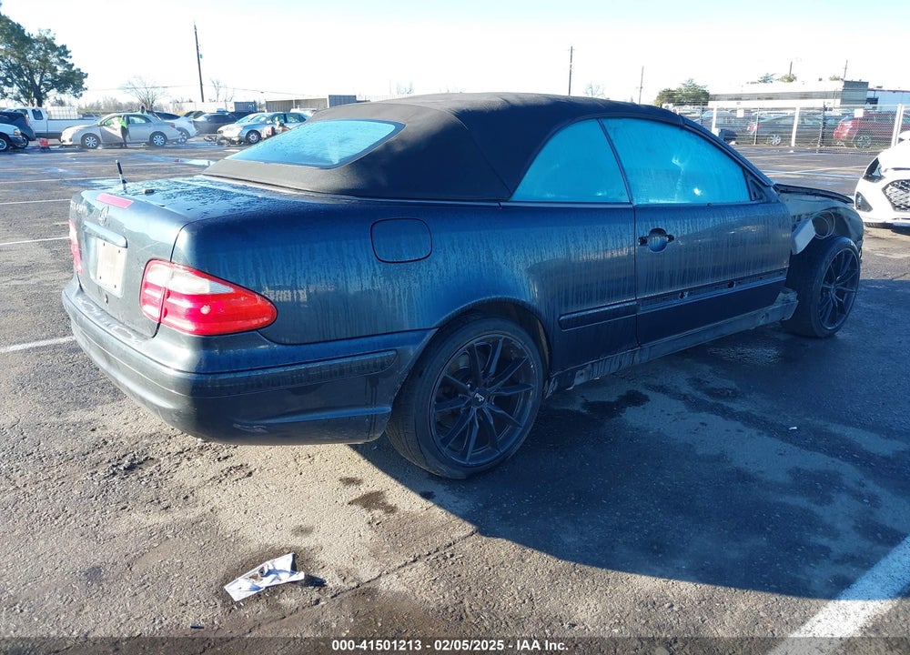 2000 MERCEDES-BENZ CLK 430 VIN: WDBLK70G0YT032551
