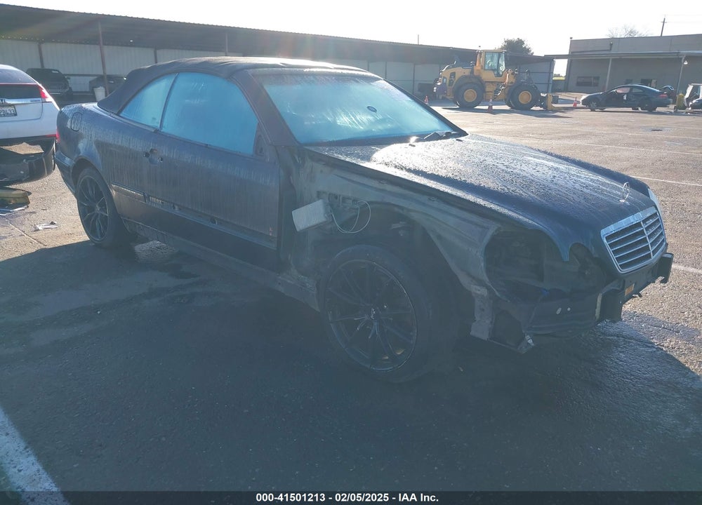 2000 MERCEDES-BENZ CLK 430 VIN: WDBLK70G0YT032551