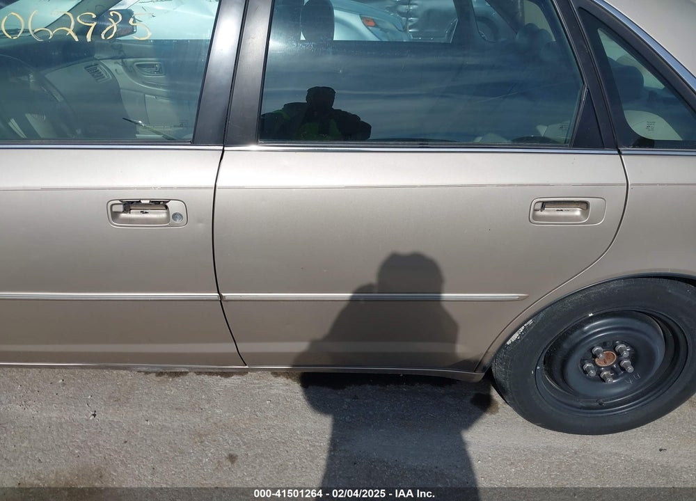 2000 TOYOTA AVALON XLS VIN: 4T1BF28B0YU088671