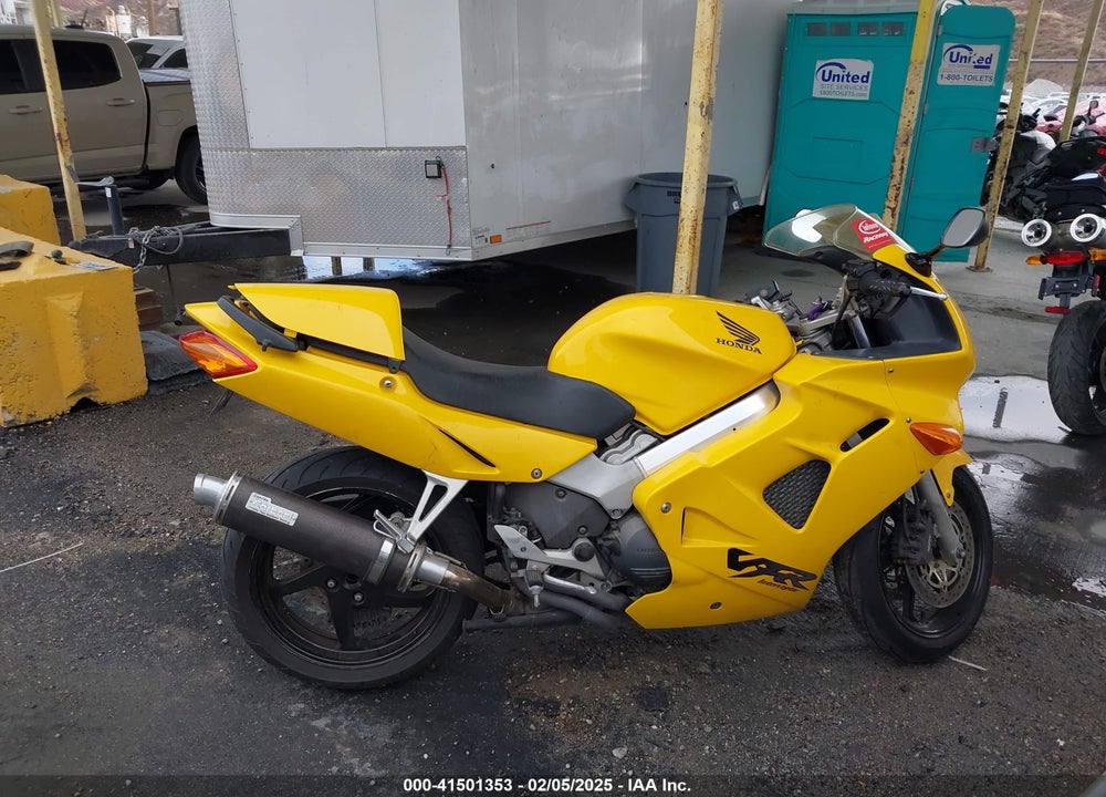 2000 HONDA VFR800 F1 VIN: JH2RC4618YM200027