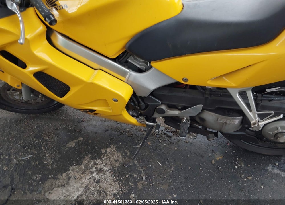 2000 HONDA VFR800 F1 VIN: JH2RC4618YM200027