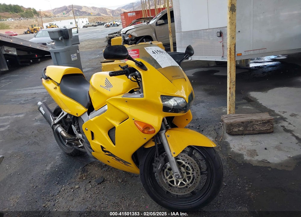 2000 HONDA VFR800 F1 VIN: JH2RC4618YM200027