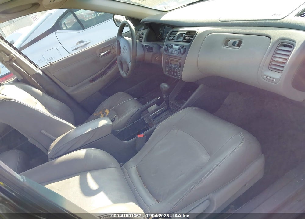 2000 HONDA ACCORD 3.0 EX VIN: 1HGCG165XYA096521