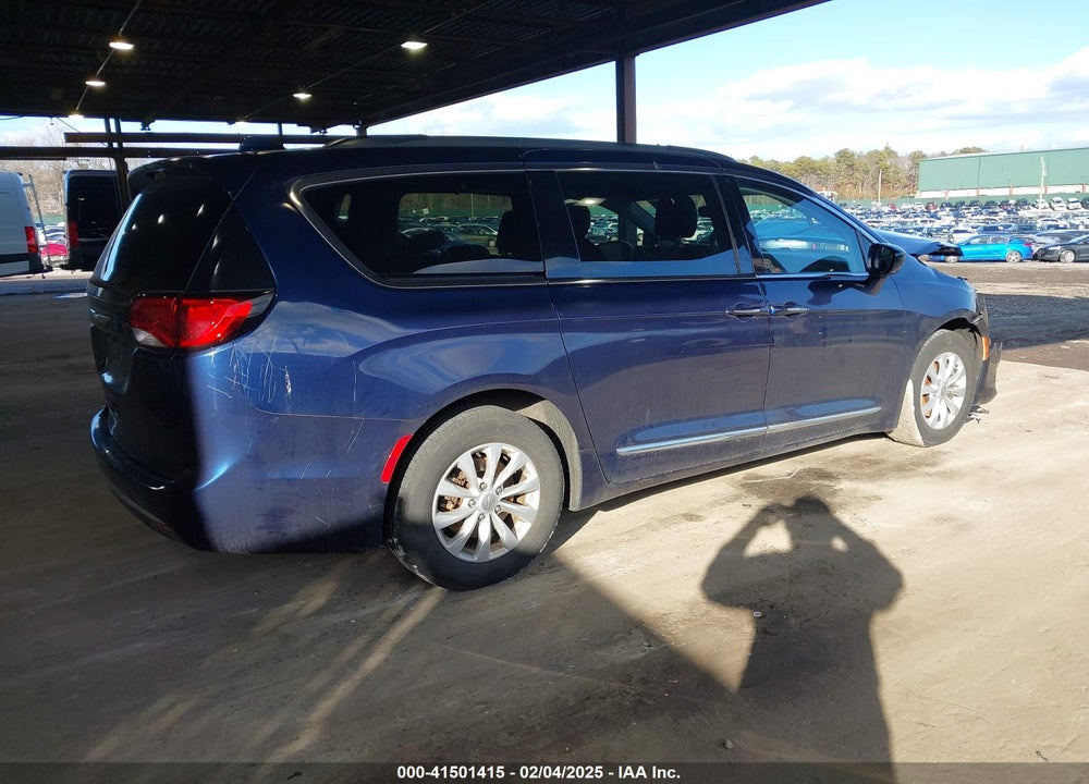 2017 CHRYSLER PACIFICA TOURING L VIN: 2C4RC1BG8HR803784