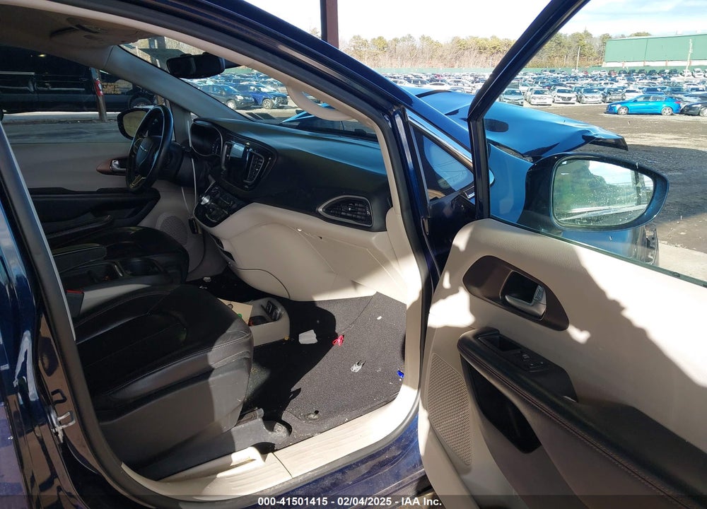 2017 CHRYSLER PACIFICA TOURING L VIN: 2C4RC1BG8HR803784