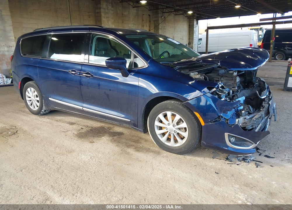2017 CHRYSLER PACIFICA TOURING L VIN: 2C4RC1BG8HR803784