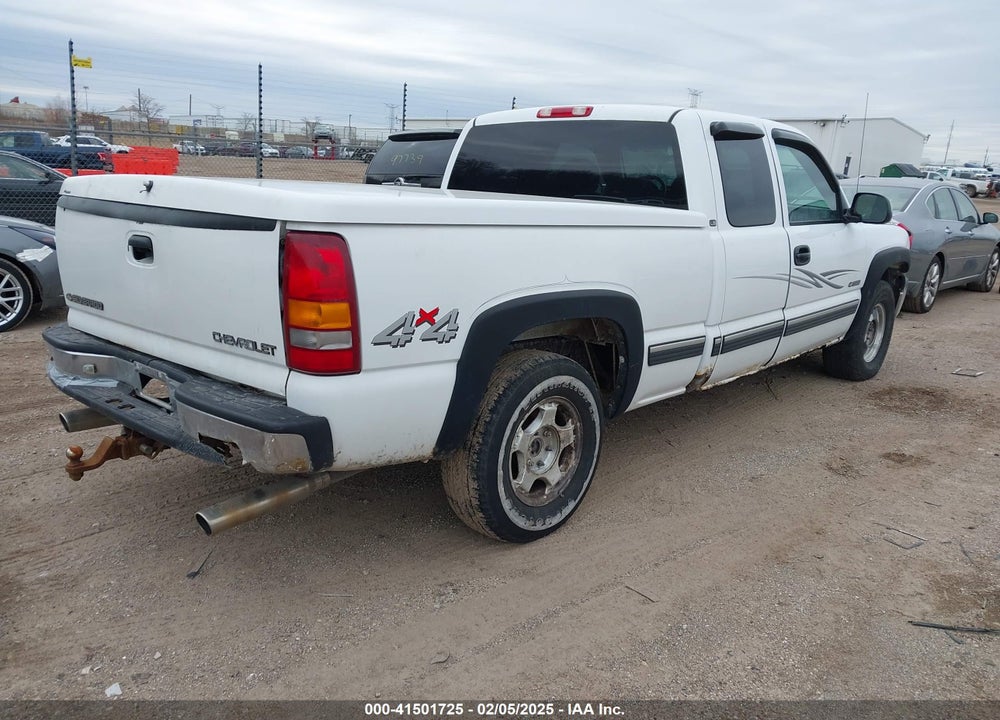 1999 CHEVROLET SILVERADO 1500 LS VIN: 2GCEK19T4X1140103