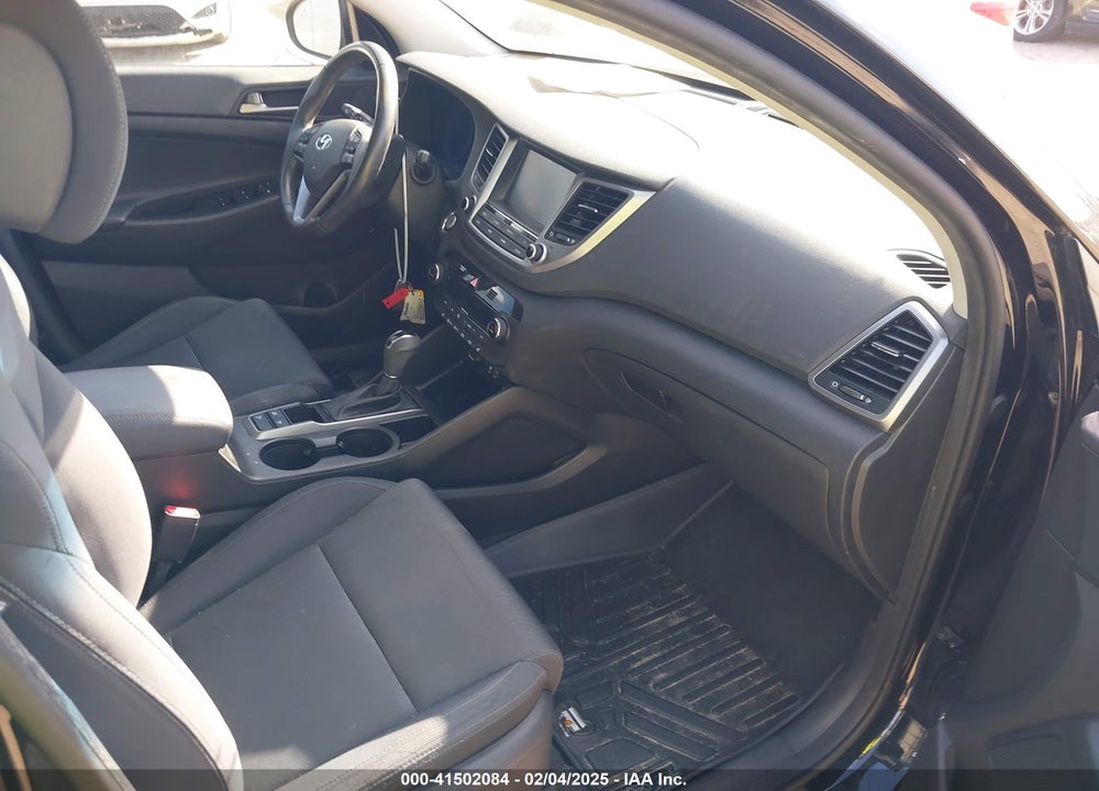 2018 HYUNDAI TUCSON VALUE VIN: KM8J33A24JU767790
