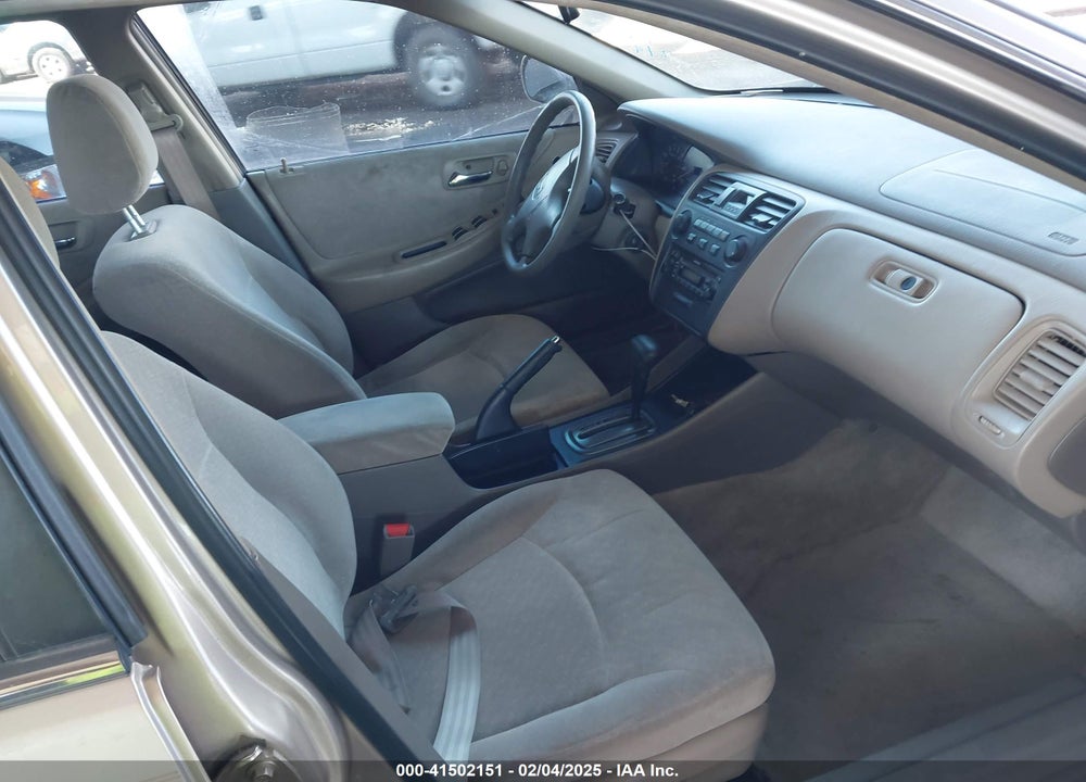 2002 HONDA ACCORD 2.3 LX VIN: 3HGCG56482G703099