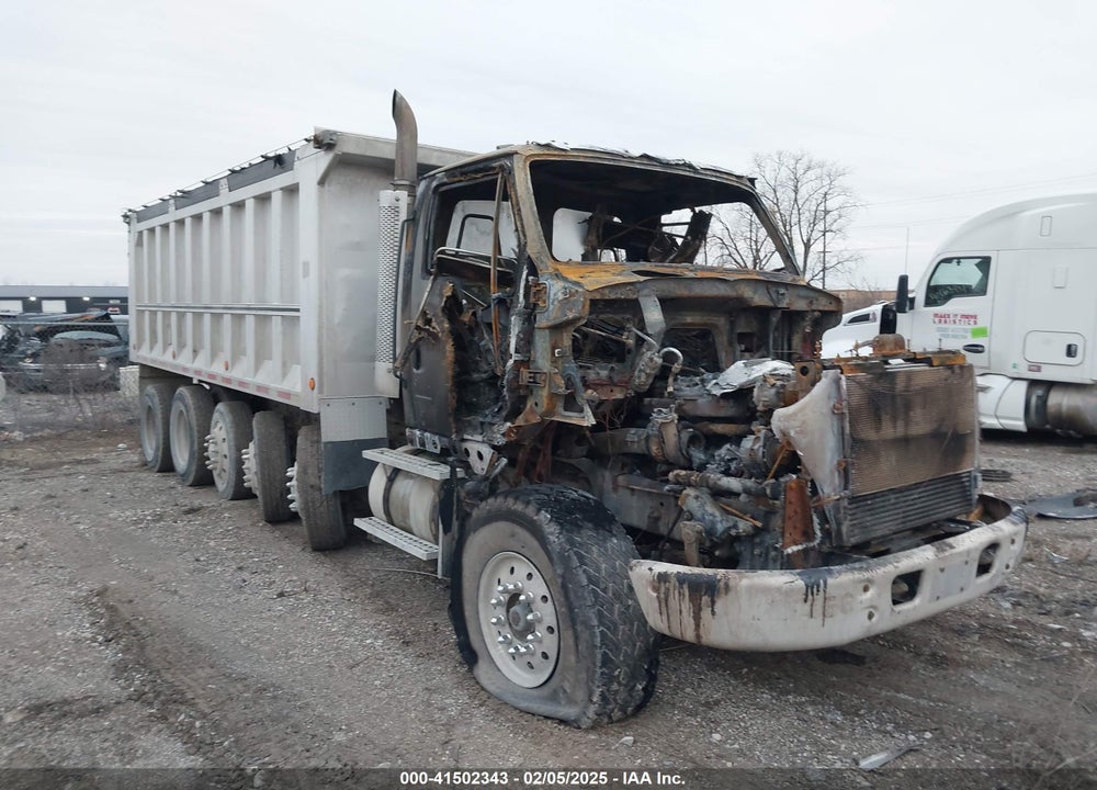 2000 STERLING TRUCK LT 9513 VIN: 2FZXKWEB4YAB58076