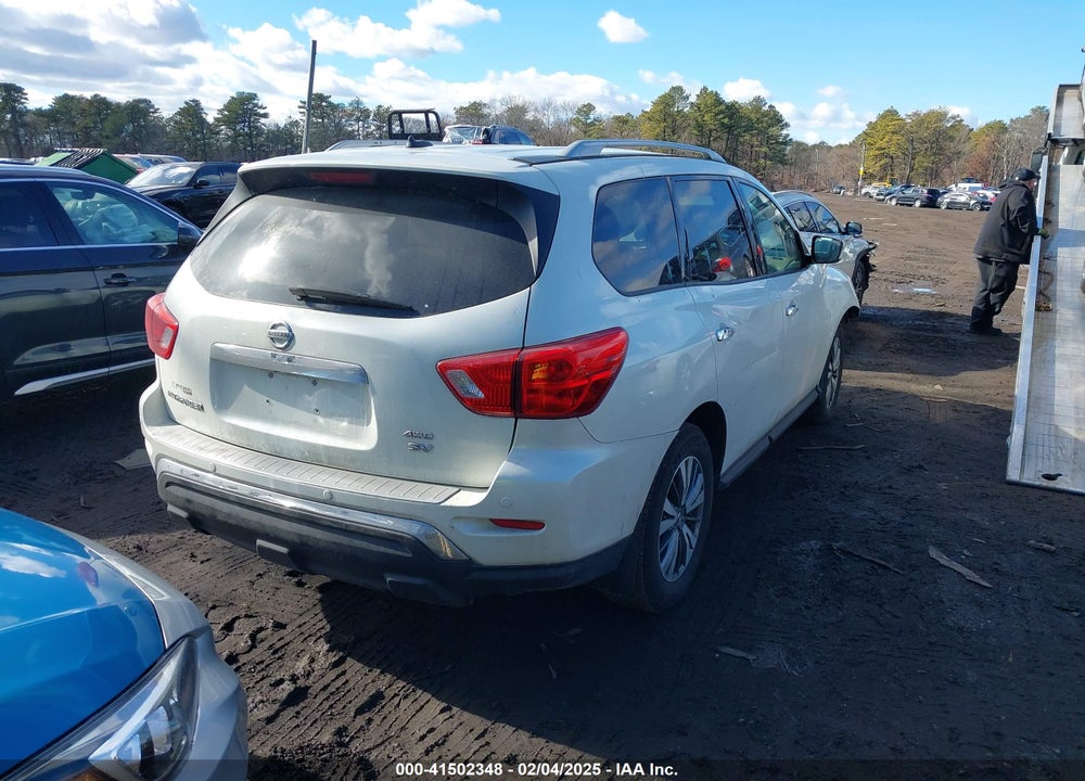 2018 NISSAN PATHFINDER SV VIN: 5N1DR2MM8JC678815