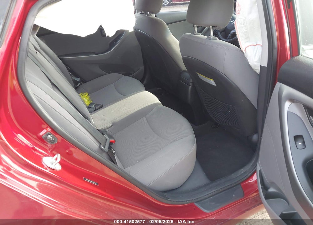 2016 HYUNDAI ELANTRA VIN: 5NPDH4AE9GH696124