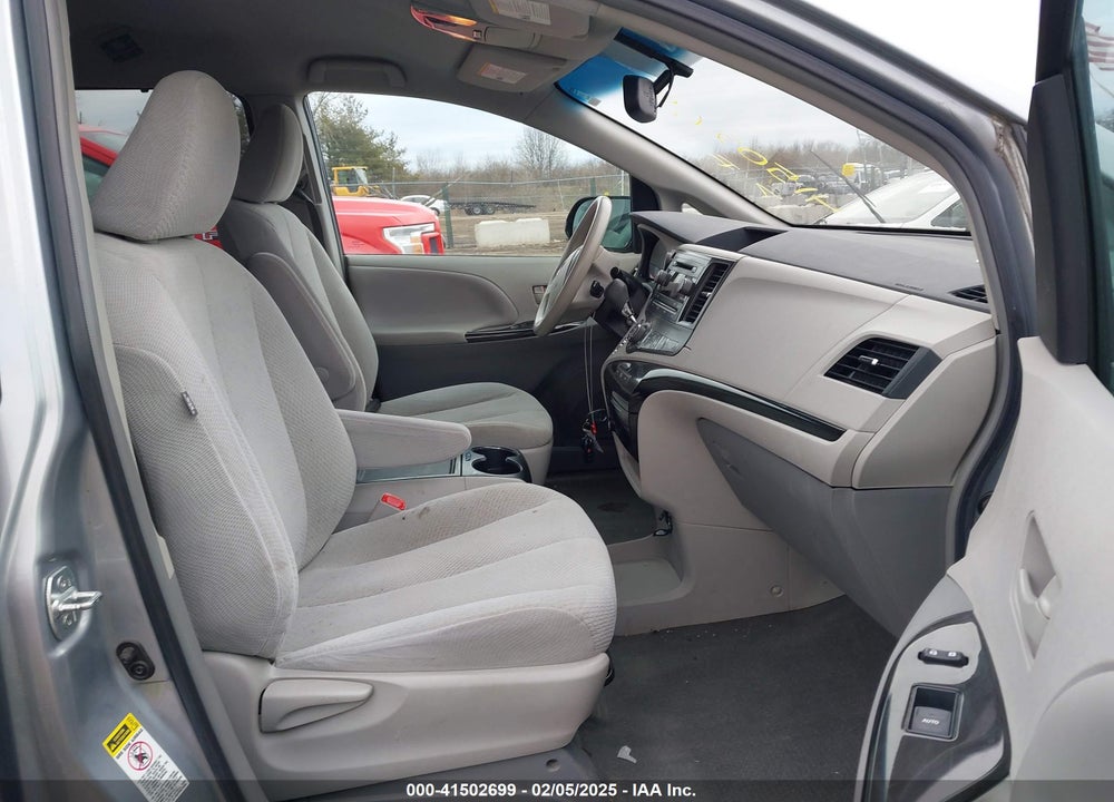 2014 TOYOTA SIENNA LE V6 8 PASSENGER VIN: 5TDKK3DC0ES428633