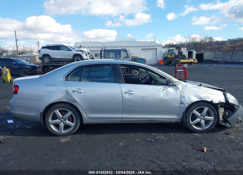 2010 VOLKSWAGEN JETTA VIN: 3VWRL7AJ1AM112560