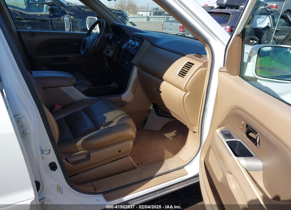2008 HONDA PILOT VIN: 5FNYF18638B035645