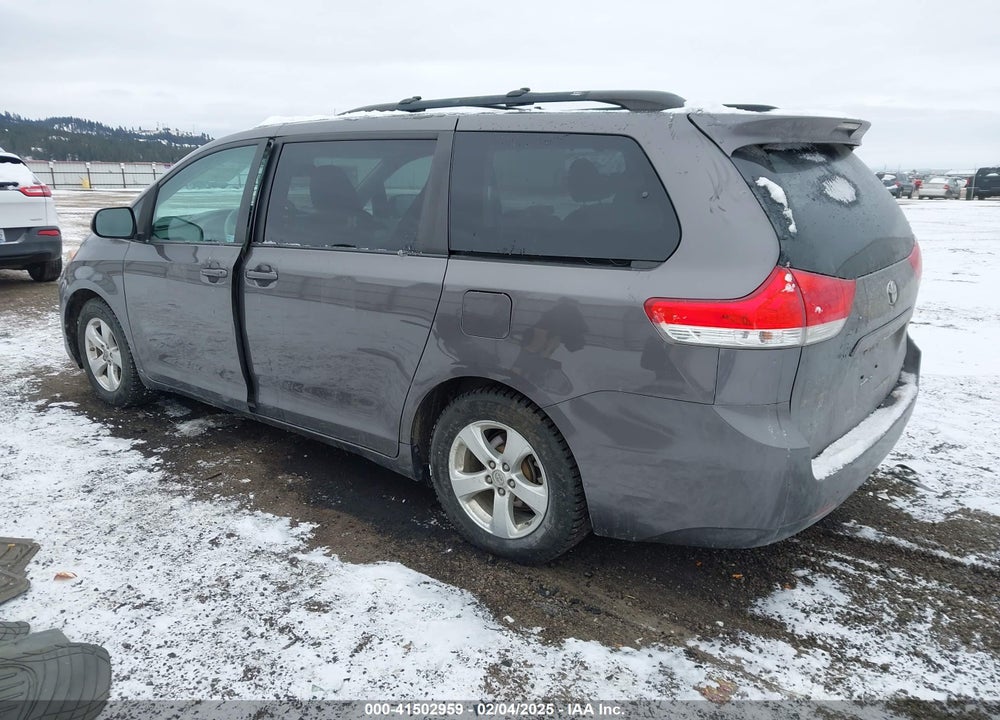 2013 TOYOTA SIENNA LE V6 8 PASSENGER VIN: 5TDKK3DC8DS373749