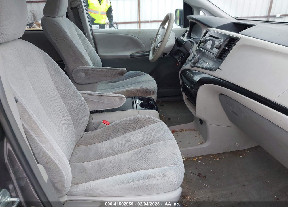 2013 TOYOTA SIENNA LE V6 8 PASSENGER VIN: 5TDKK3DC8DS373749