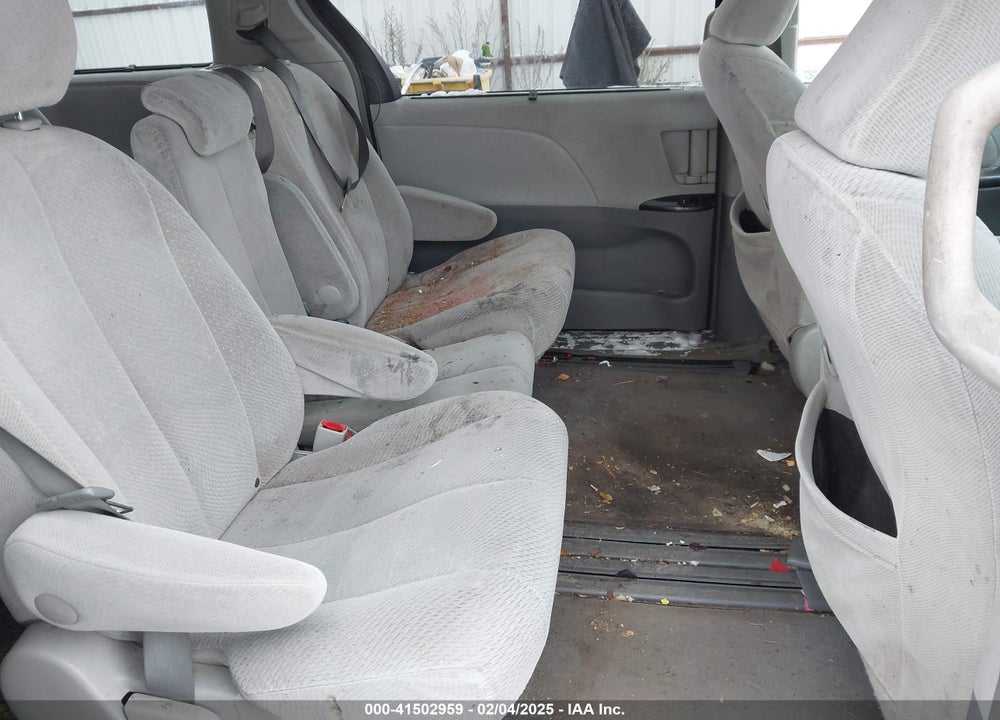 2013 TOYOTA SIENNA LE V6 8 PASSENGER VIN: 5TDKK3DC8DS373749