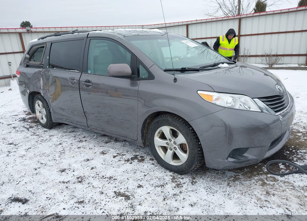 2013 TOYOTA SIENNA LE V6 8 PASSENGER VIN: 5TDKK3DC8DS373749