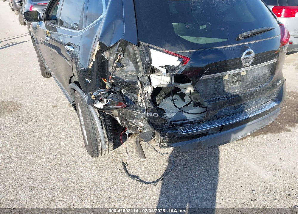 2018 NISSAN ROGUE VIN: KNMAT2MT0JP594562