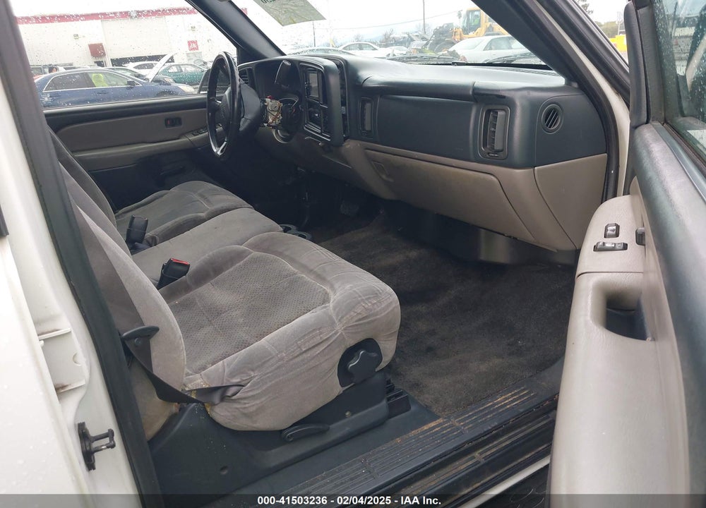 2001 CHEVROLET SUBURBAN 1500 LS VIN: 3GNEC16T21G209183
