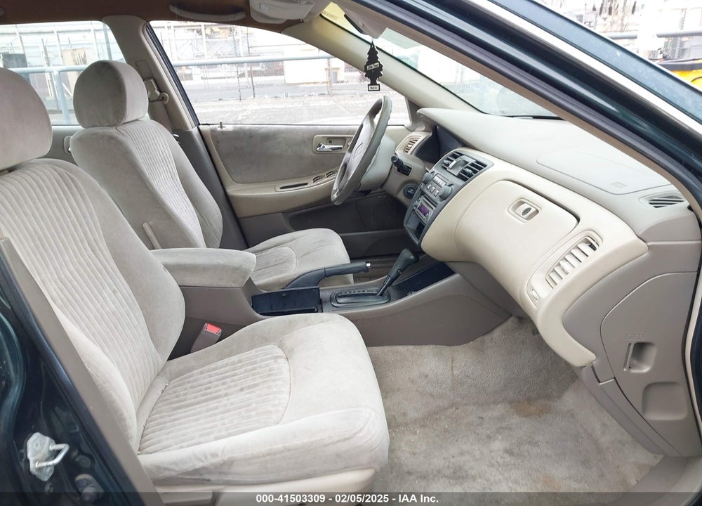 1998 HONDA ACCORD LX VIN: 1HGCG5645WA222683