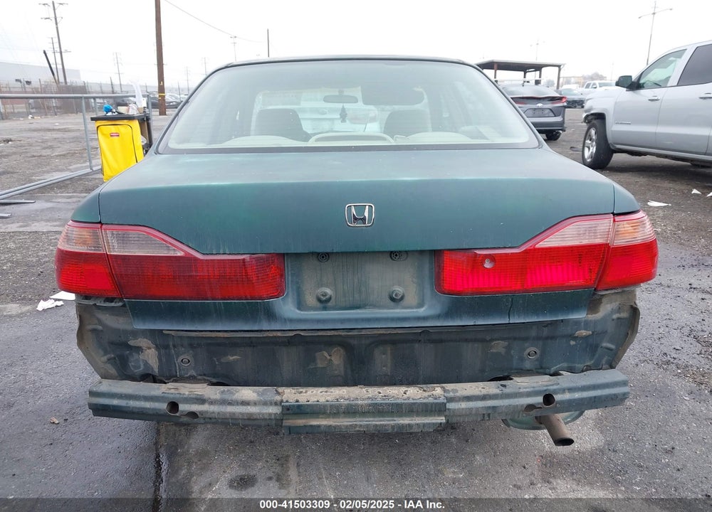 1998 HONDA ACCORD LX VIN: 1HGCG5645WA222683