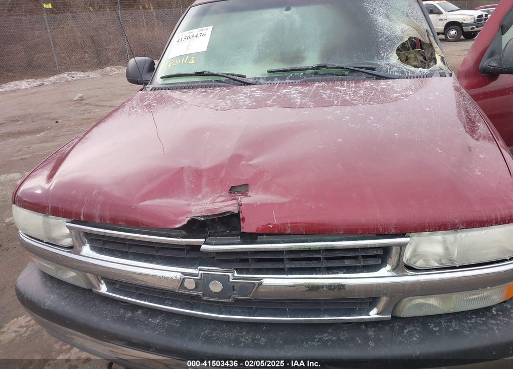 2001 CHEVROLET SUBURBAN 1500 LS VIN: 1GNEC16T01J280011