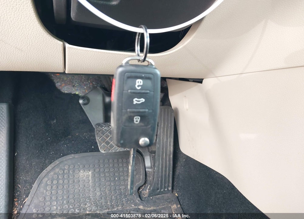 2017 VOLKSWAGEN PASSAT VIN: 1VWBT7A32HC020825