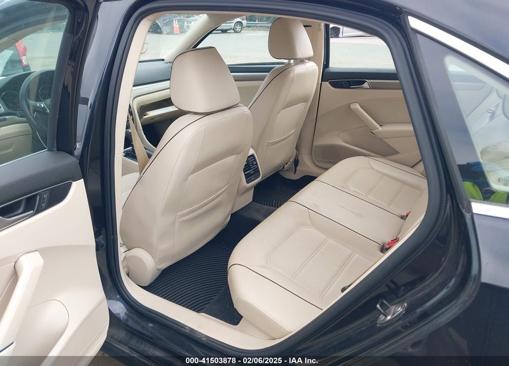 2017 VOLKSWAGEN PASSAT VIN: 1VWBT7A32HC020825