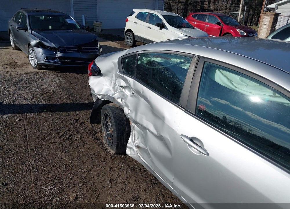 2017 KIA FORTE VIN: 3KPFK4A78HE133583