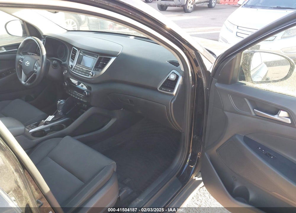 2017 HYUNDAI TUCSON VALUE VIN: KM8J3CA27HU571725
