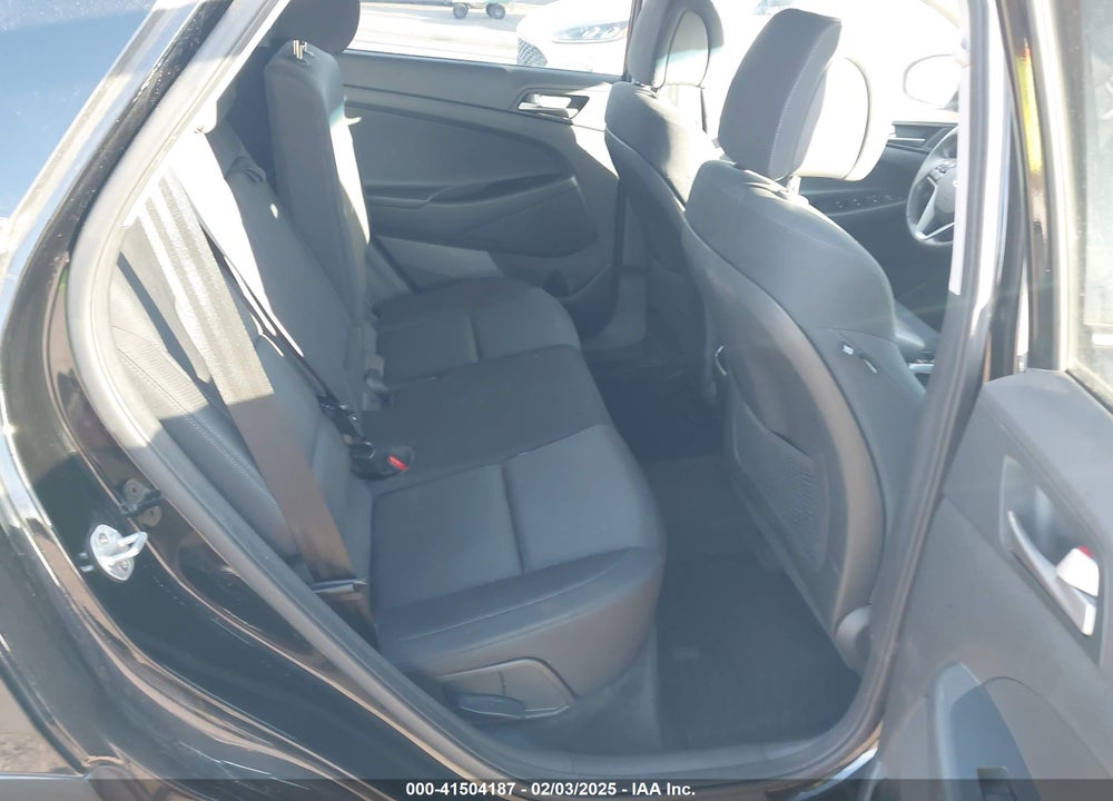 2017 HYUNDAI TUCSON VALUE VIN: KM8J3CA27HU571725