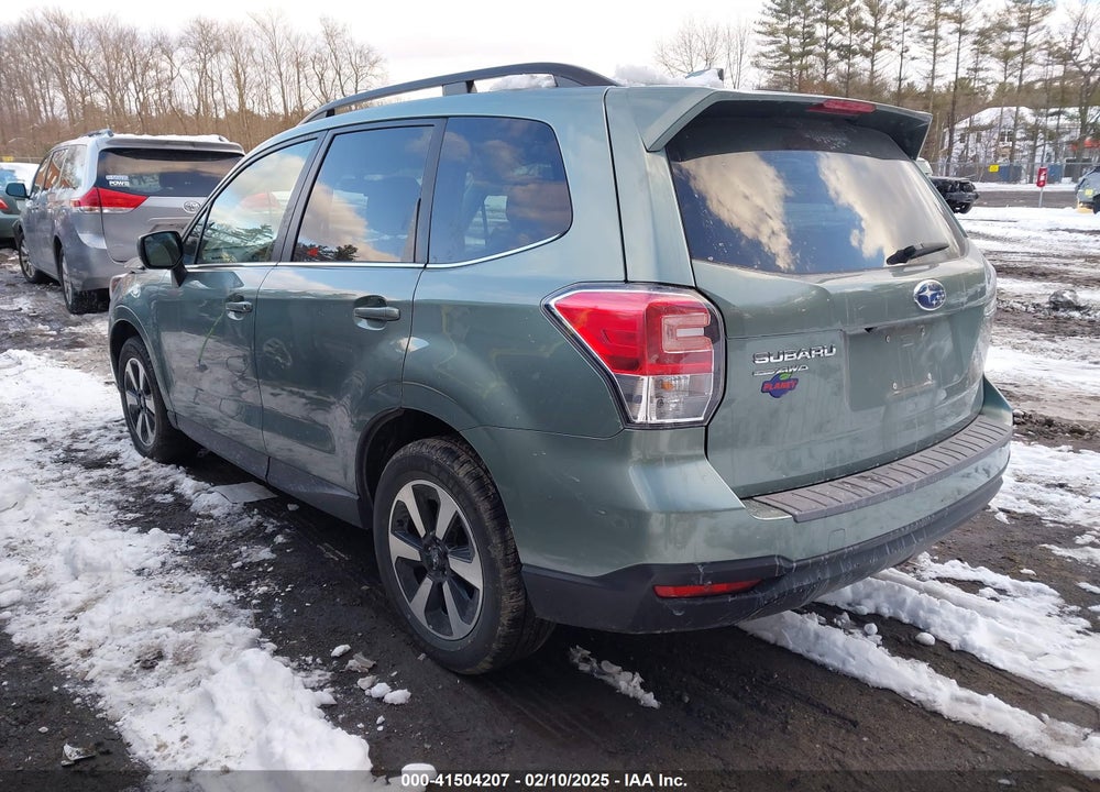 2018 SUBARU FORESTER VIN: JF2SJAJC5JH422631