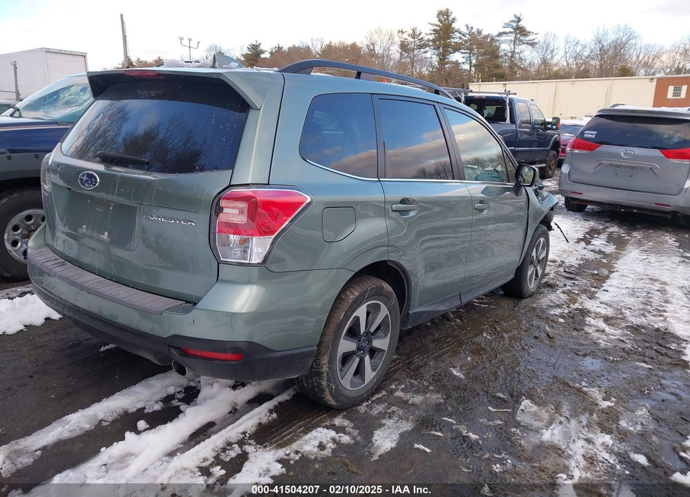 2018 SUBARU FORESTER VIN: JF2SJAJC5JH422631
