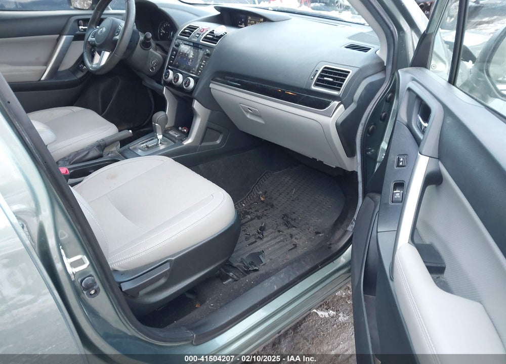 2018 SUBARU FORESTER VIN: JF2SJAJC5JH422631
