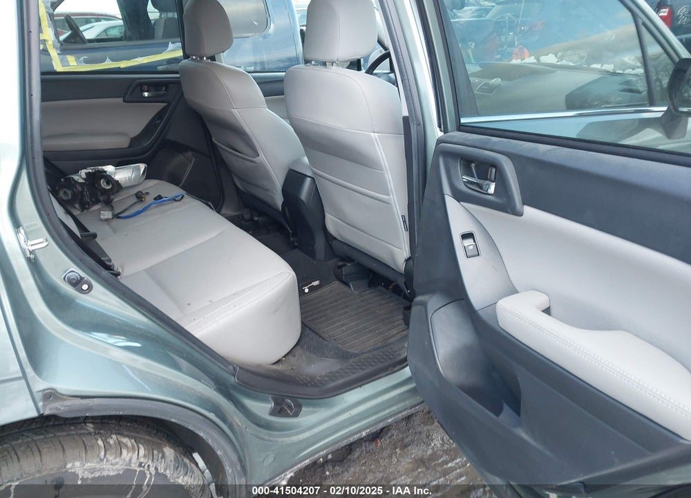 2018 SUBARU FORESTER VIN: JF2SJAJC5JH422631